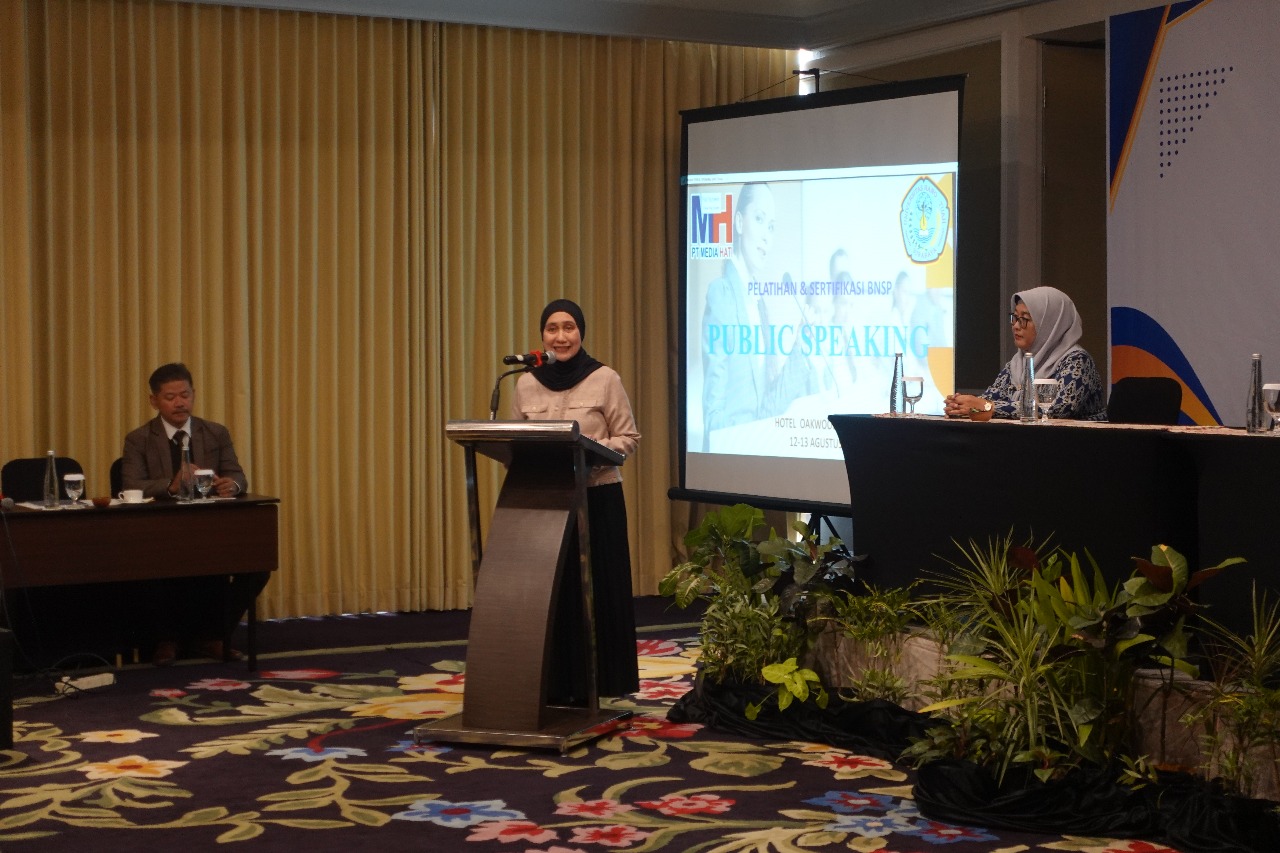 Pelatihan Public Speaking PT Media Hati dan Universitas Hang Tuah